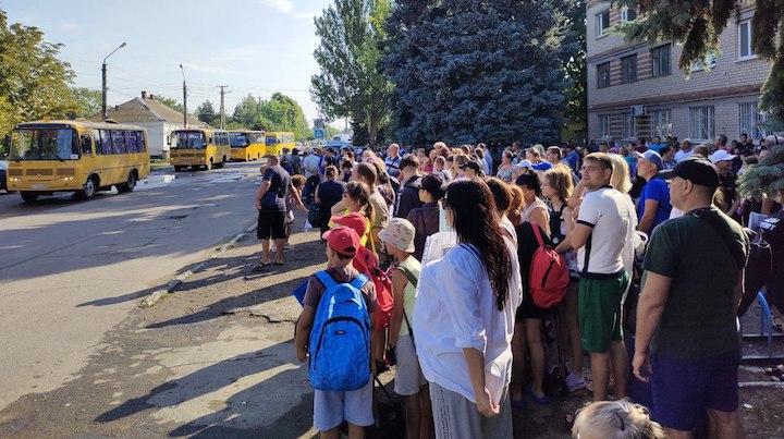 Мурманская область организовала летний отдых для детей из подшефного района Запорожской области